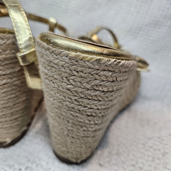 Colin Stuart Gold Strappy Leather Platform Wedge Heel Size 8.5 Womens - Picture 3 of 15
